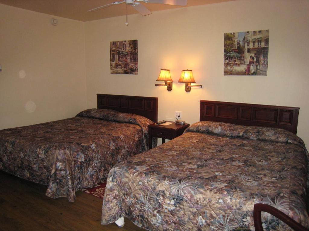 Johnny'S Motel Grand Forks Szoba fotó