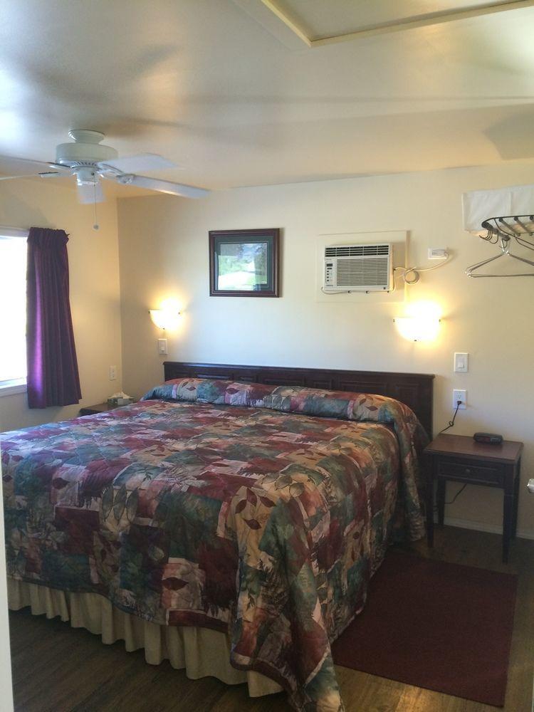 Johnny'S Motel Grand Forks Kültér fotó