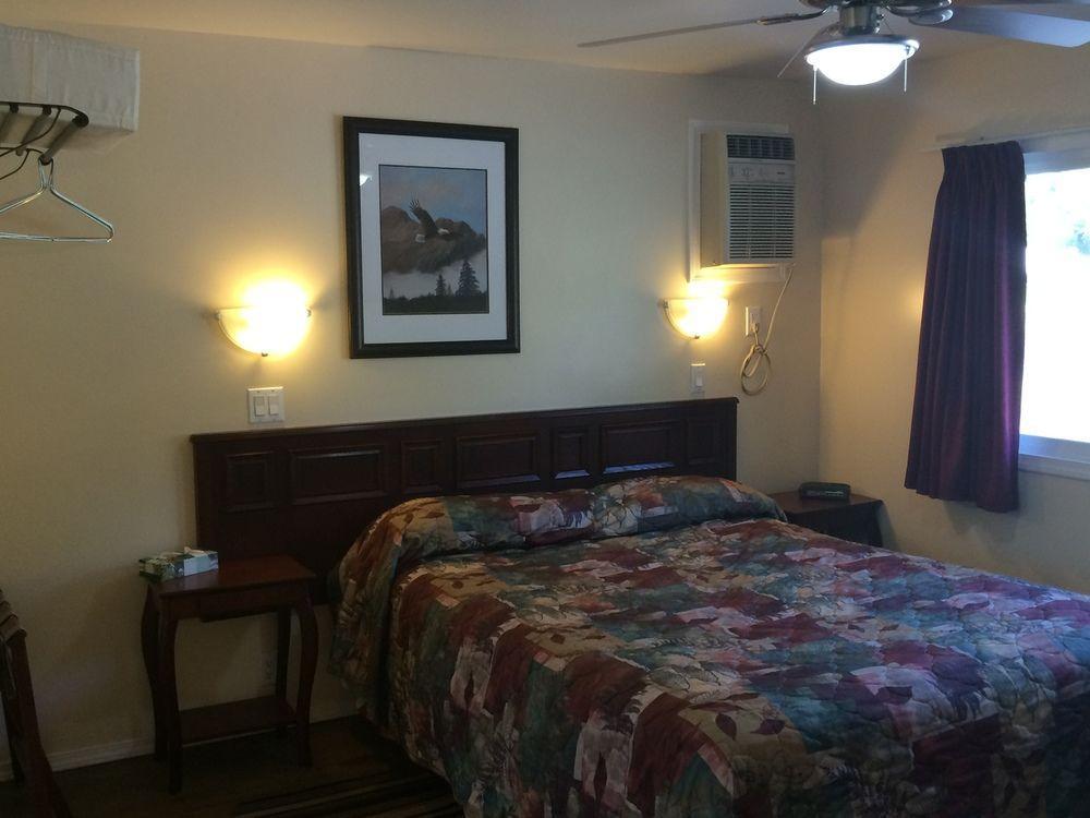 Johnny'S Motel Grand Forks Kültér fotó