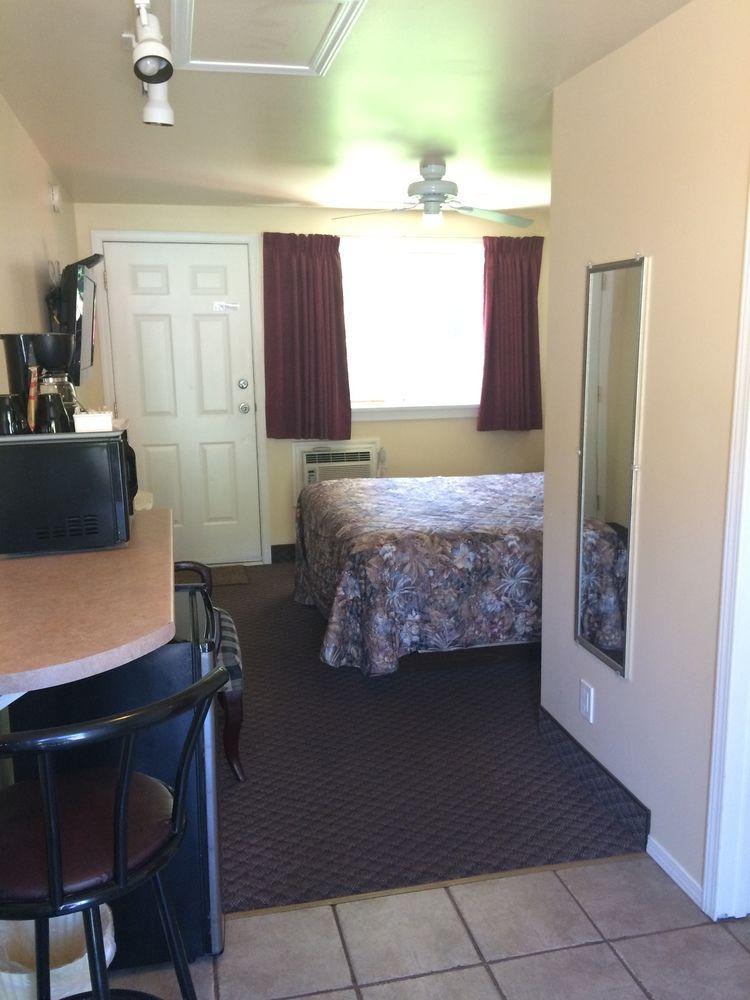 Johnny'S Motel Grand Forks Kültér fotó